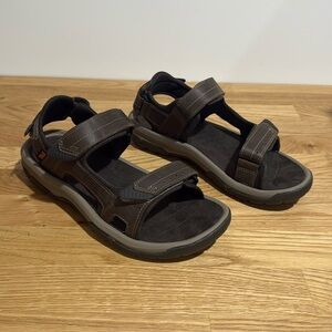 Brand new men’s Teva Langdon size 9